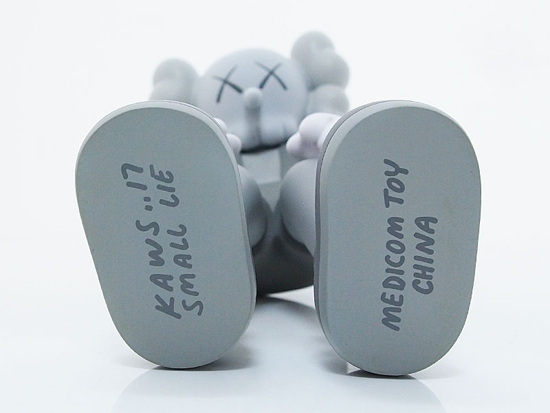 KAWS × MEDICOM TOY 'SMALL LIE'フィギュア カウズ メディコムトイ